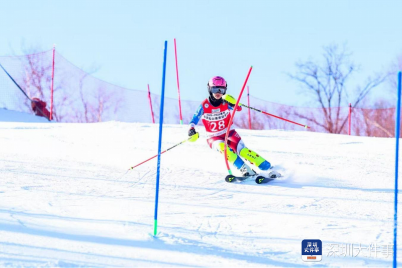 bob半岛体育官方入口-广东首位！深圳高级中学学生获评高山滑雪国家一级运动员